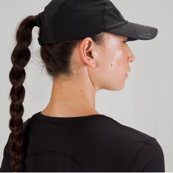 Fast and Free women’s run hat Elite. - Picture 2 of 5